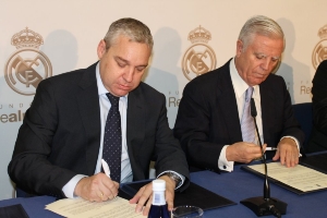 FUNDACION_REAL_MADRID_FIRMA_ESCUELA_SOCIODEPORTIVA_02