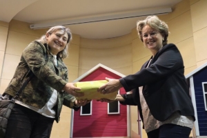 06_02_2023_Entrega de Minibibliotecas (6)