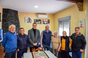 12_02_2024_Ginés Campillo visita los hogares de los familias de los mineros (11)