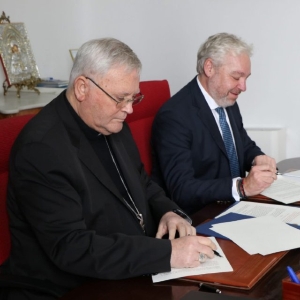 17_12_24_firma_convenio_obispado1