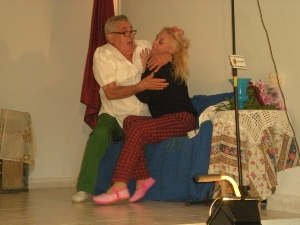 TEATRO LLENO EN LEIVA (7)